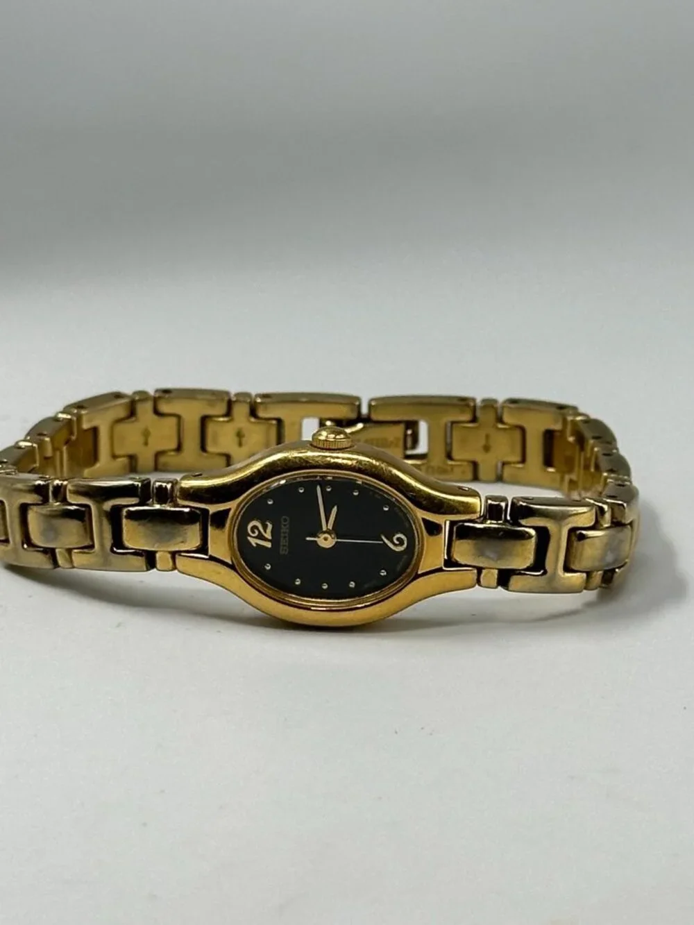 Seiko Watch Women Gold Tone Black Dial Oval Dial 1N01-0CS0 New Battery 6.75